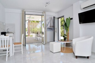 华丽开间, 花园景观 | 私人简易厨房 | 迷你冰箱、意式浓缩咖啡机、茶具/咖啡用具、电热水壶