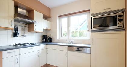 Charming 6-person holiday villa with free WiFi, private charging point for electric cars