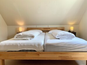 4 camere, culla da viaggio, Wi-Fi gratuito