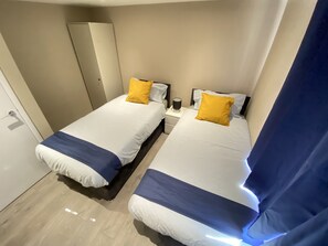 1 dormitorio, tabla de planchar con plancha, wifi gratis y ropa de cama