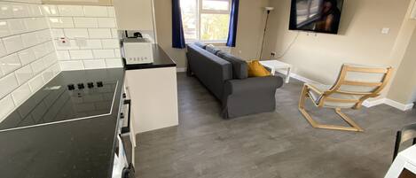 Kylskåp, mikrovågsugn, ugn och spishäll