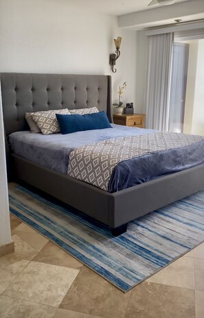 2 bedrooms, bed sheets - Million Dollar View-Ocean Front Condo (Rosarito)
