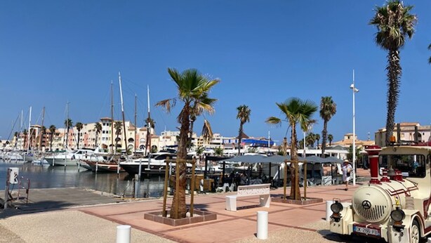 Marina - Air-conditioned T3 apartment for 6 with terrace and parking in Port Leucate (Port Leucate)