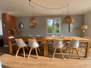 Dining - Charming Villa Near Beach with Heated Pool, Wi-Fi, Billiards, and Garage (La Tranche-sur-Mer)