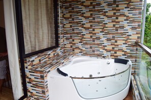 Apartemen Romantis | Bathtub spa pribadi