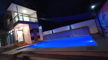 Kolam renang outdoor