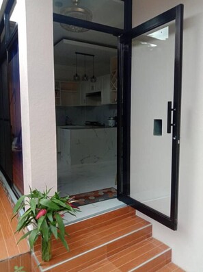 Entrée de l’hébergement