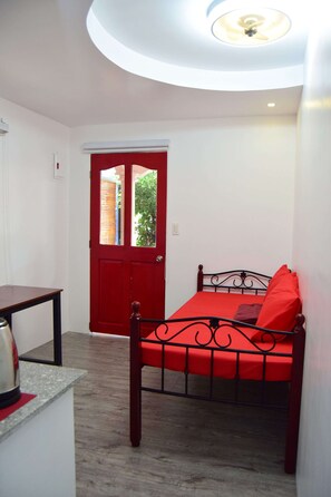 Deluxe Apartment | Living area | 43-inch Smart TV with satellite channels, TV, Netflix