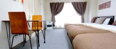 1 soverom, skrivebord, strykejern/-brett og wi-fi (inkludert)