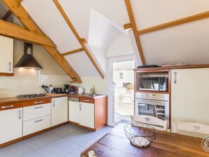 Kühlschrank, Mikrowelle, Geschirrspüler