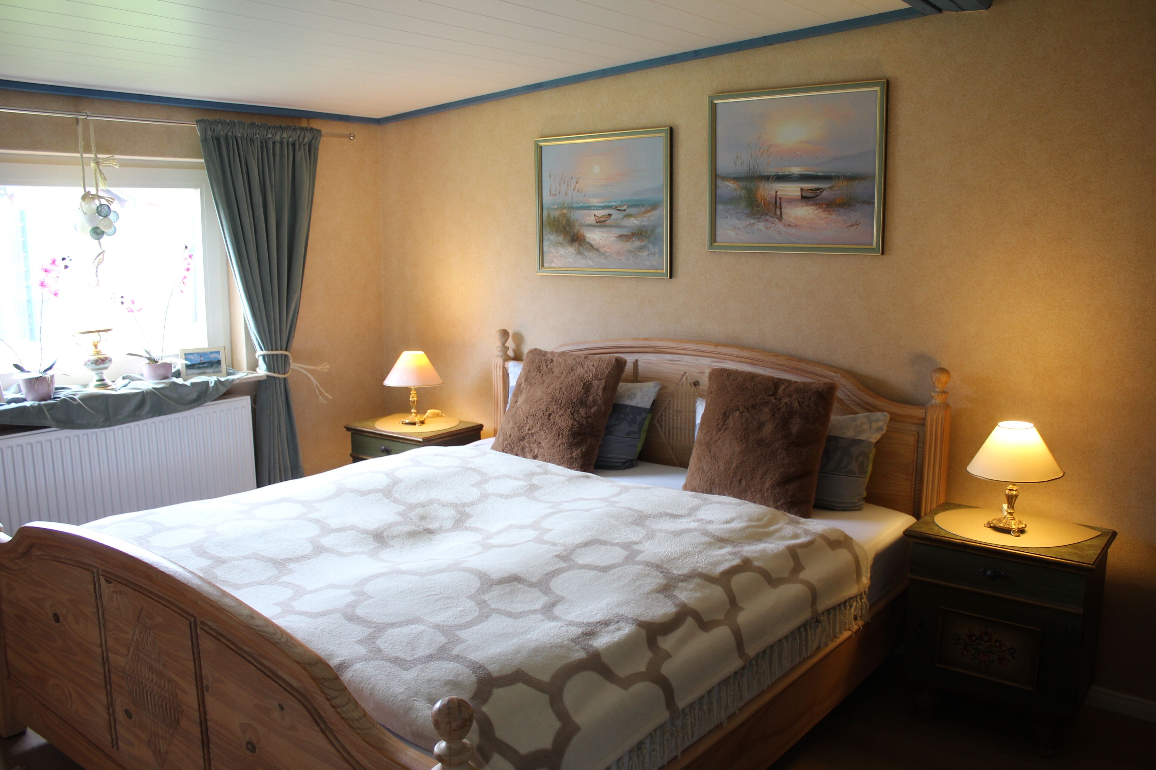 2 slaapkamers, een strijkplank/strijkijzer, reisbedje, gratis wifi