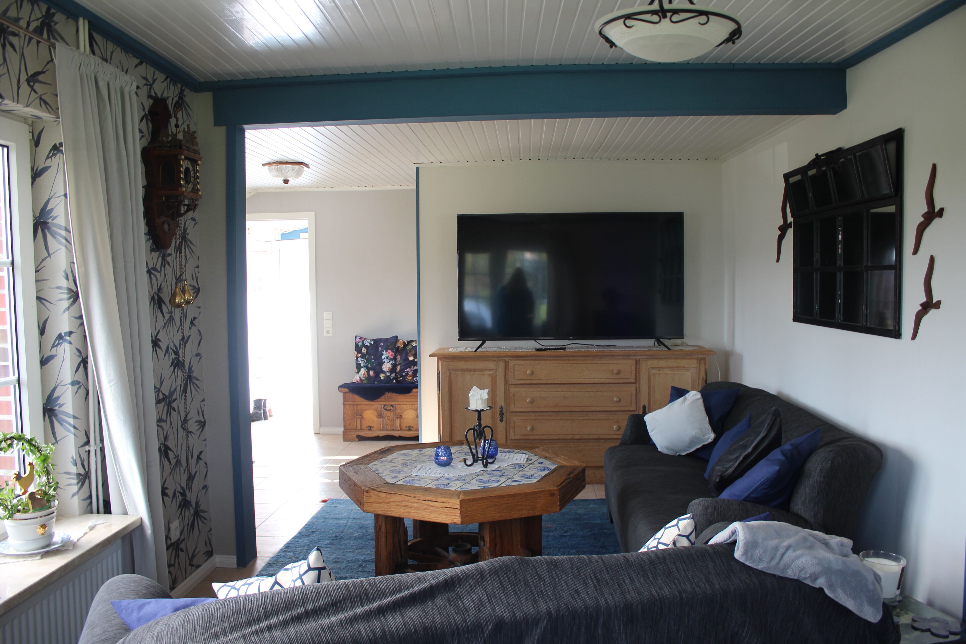 Een smart-tv, videogames en een dvd-speler