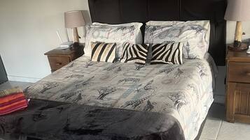 Comfort Double Room | Iron/ironing board, free WiFi, bed sheets