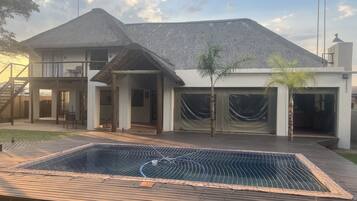 2 outdoor pools
