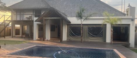 2 outdoor pools