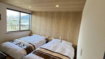 1 bedroom, desk, free WiFi, bed sheets