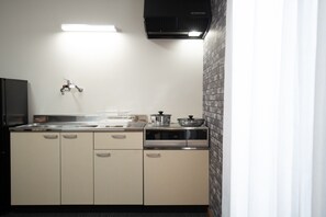 冰箱、微波炉、炉灶、厨具/餐具