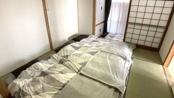 3 多间卧室、免费 WiFi、床单