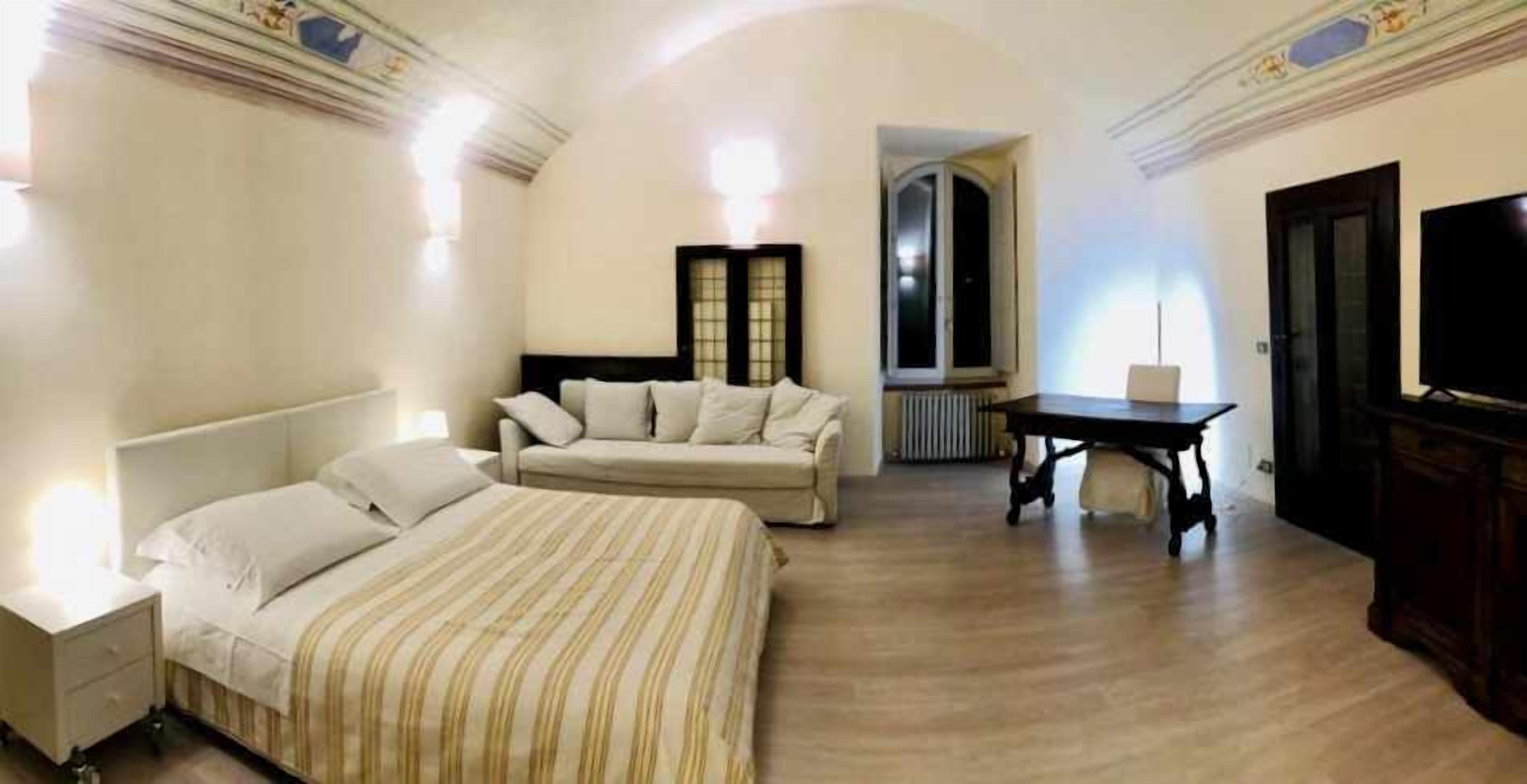1 bedroom, desk, WiFi (free), bed sheets