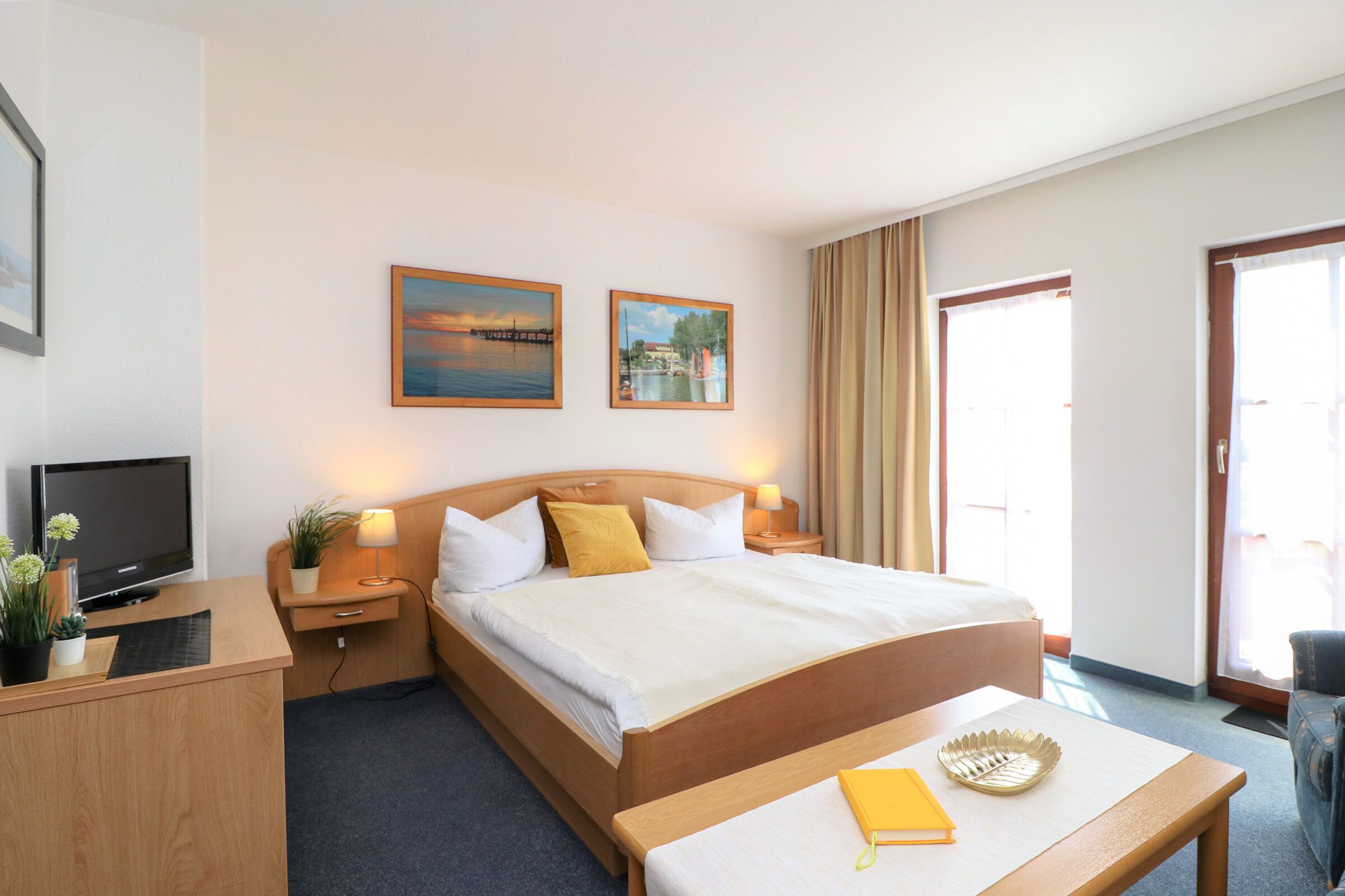 Doppelzimmer mit Balkon und Boddenblick Direkt am Hafen von Wustrow