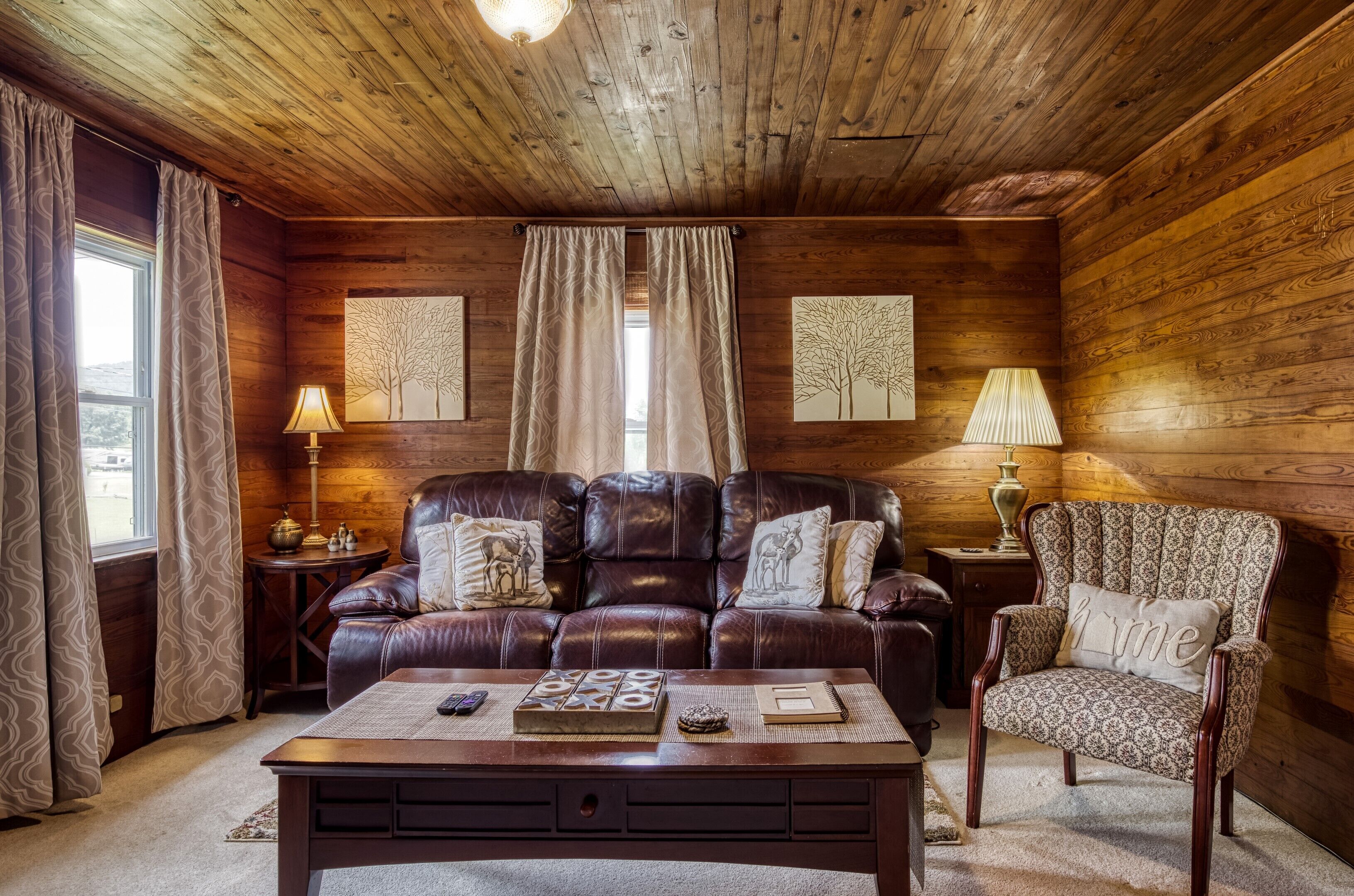 This cottage is a 2 bedroom(s), 1 bathrooms, located in Sevierville, TN.