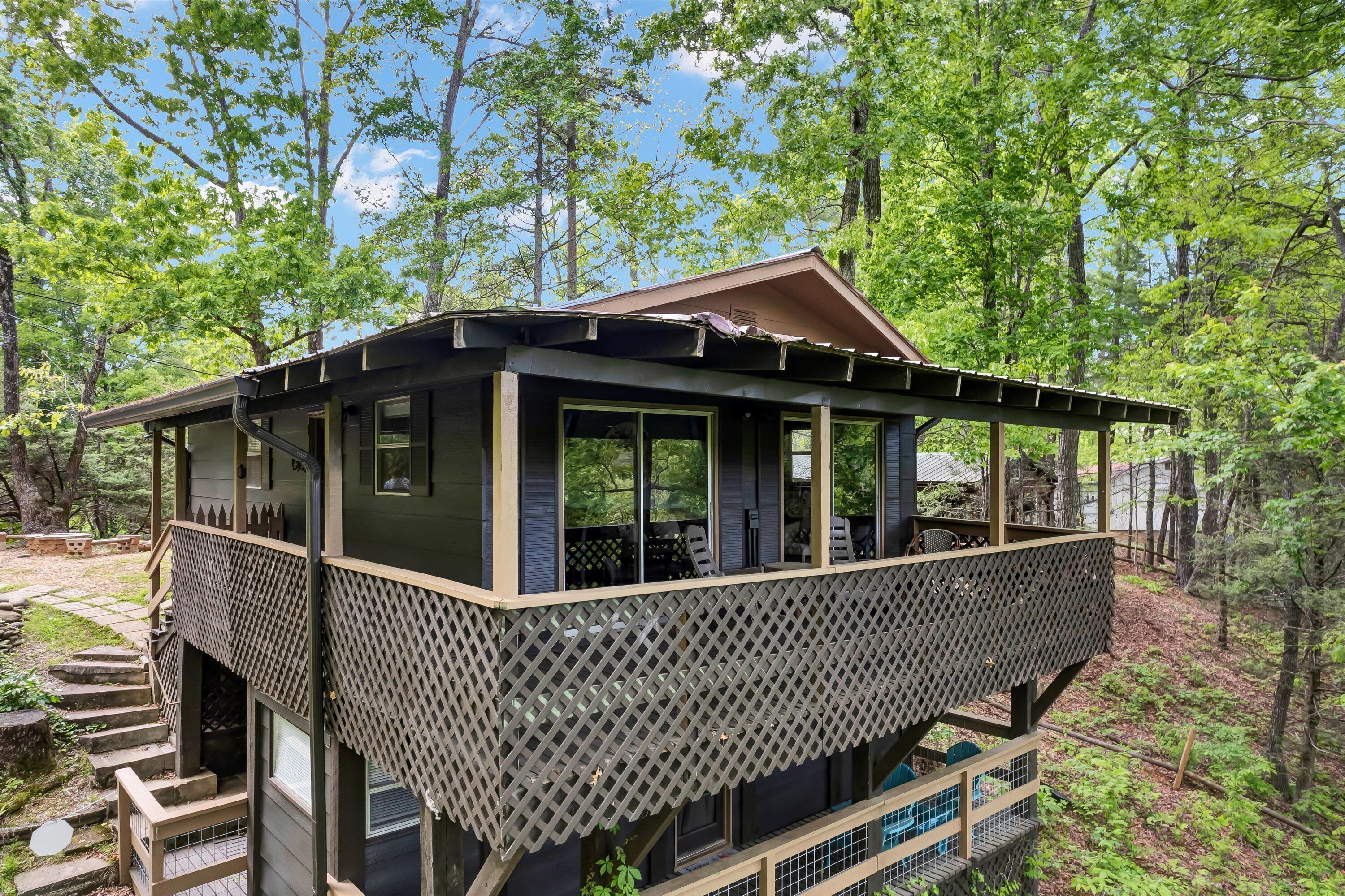 This cabin is a 2 bedroom(s), 2 bathrooms, located in Pigeon Forge, TN.