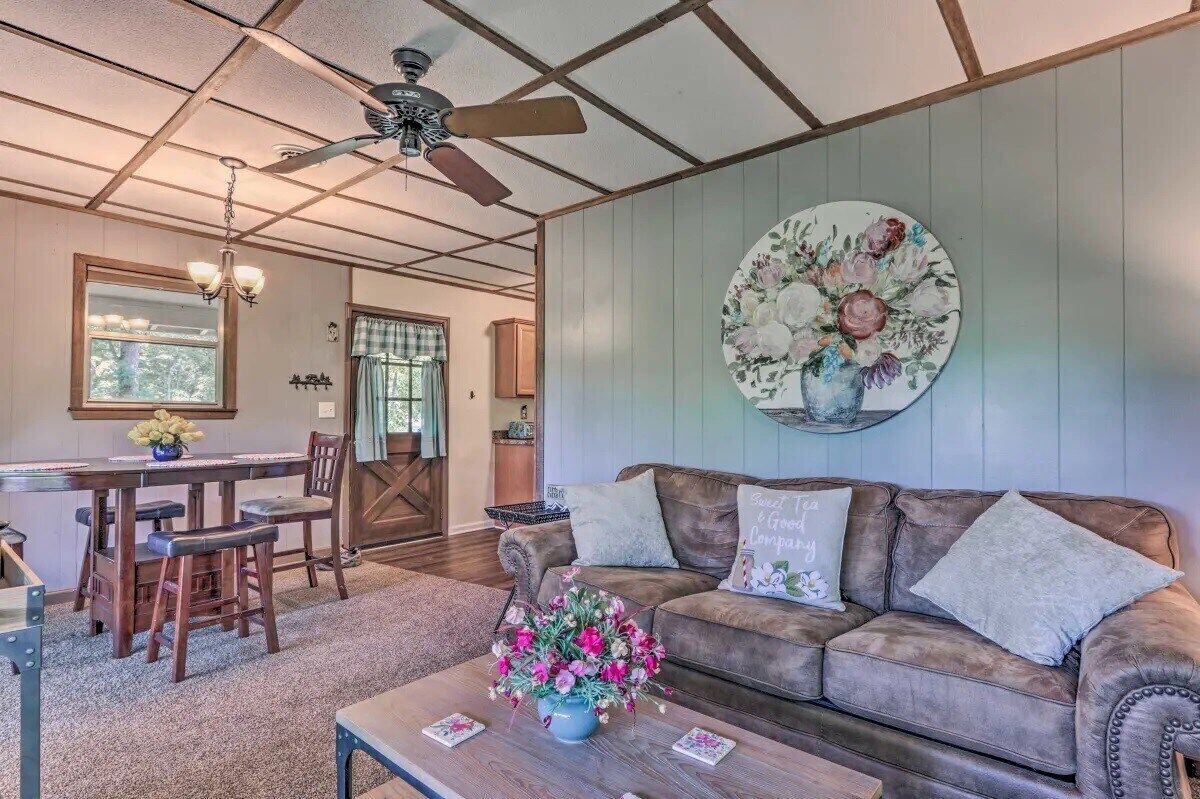 This cabin is a 2 bedroom(s), 2 bathrooms, located in Pigeon Forge, TN.