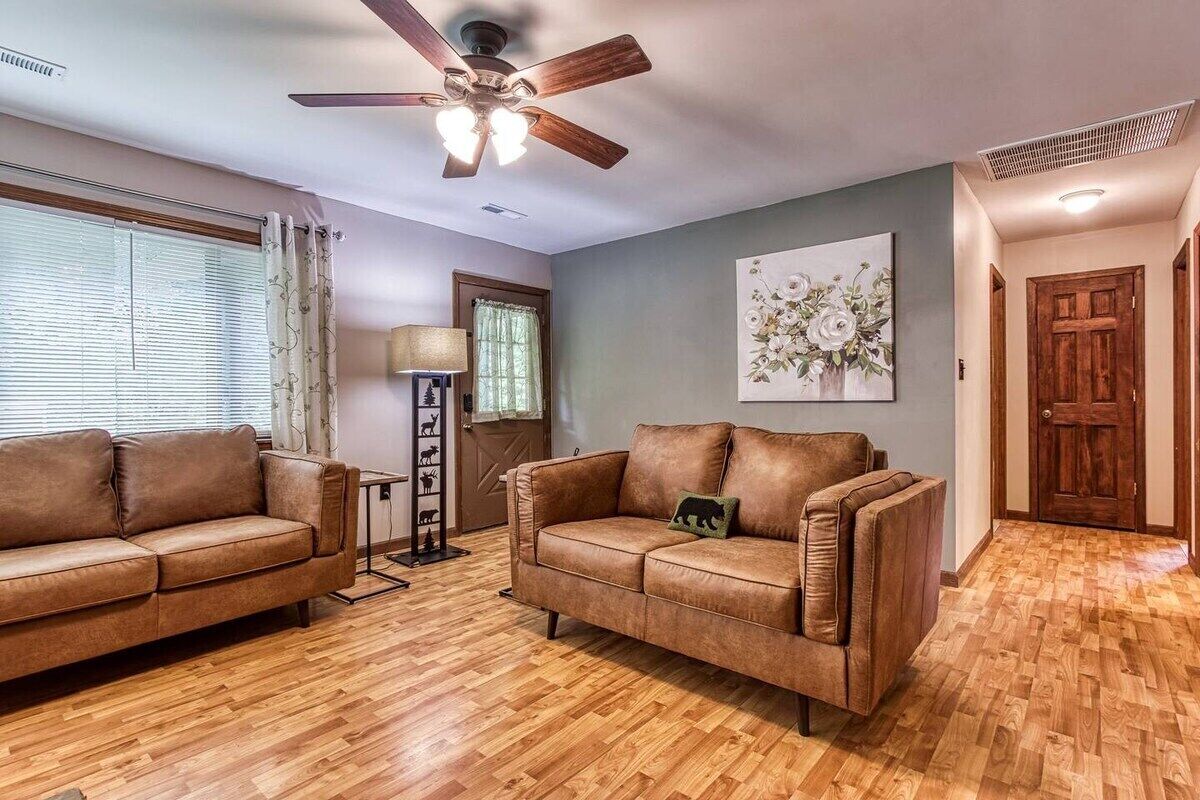 This cabin is a 2 bedroom(s), 1 bathrooms, located in Gatlinburg, TN.