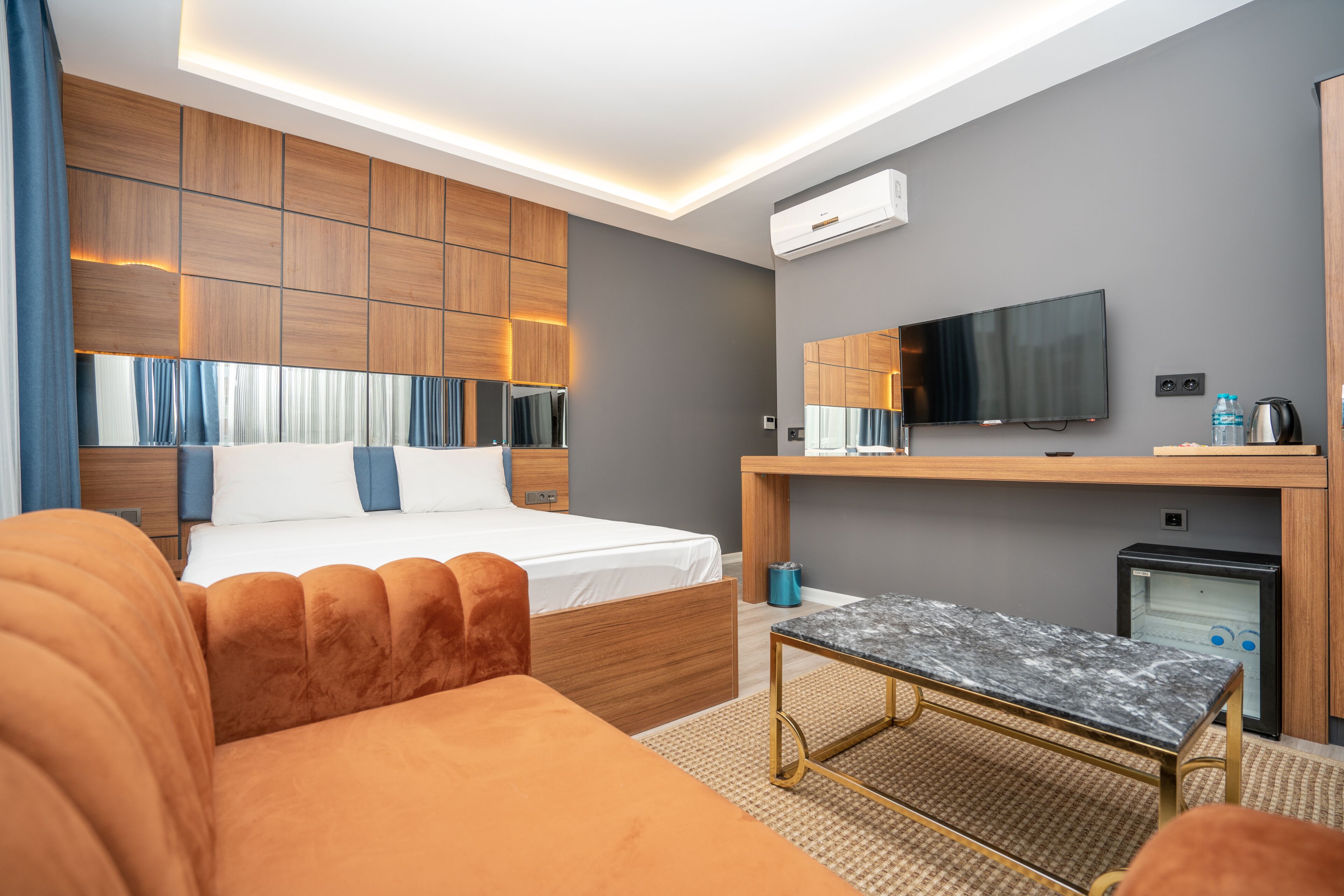 Premium-sengetøj, minibar, skrivebord