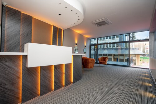 Center Suite