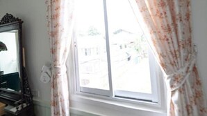 Deluxe Double Room | WiFi (free), individually furnished, bed sheets - RoomQuest Bangkok Rim Praya KhaoSanRoad (Bangkok)
