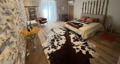 Maison de Village Romantique et Typique au Centre du Village