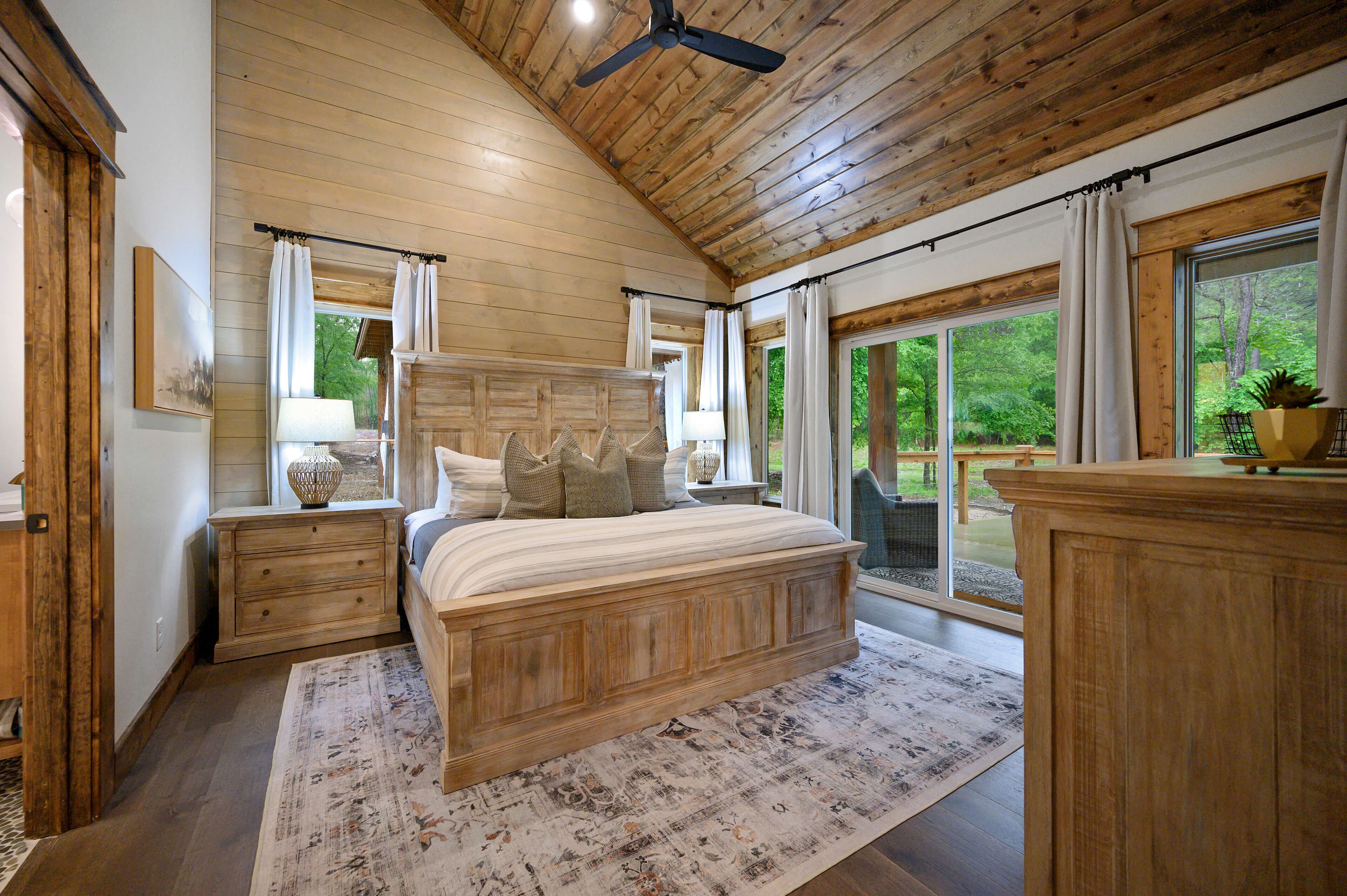 Riverbend Retreat - Gorgeous One Story with Loft, Waterfront Pond Access, Sleeps 16