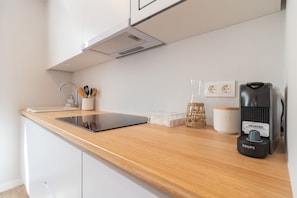 Design Loft | Private kitchen | Microwave, stovetop, coffee/tea maker, toaster - A Casa Das Letras (Cangas)