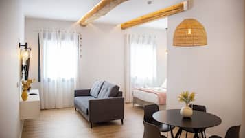 Design-studiosviitti | 1 makuuhuone, untuvapeitot, tallelokero huoneessa