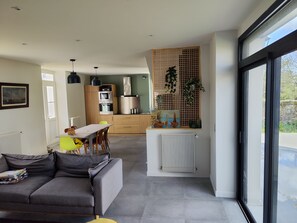 Living area - Maison Bourgeoise Avec Verger en Pleine Ville (Rennes)