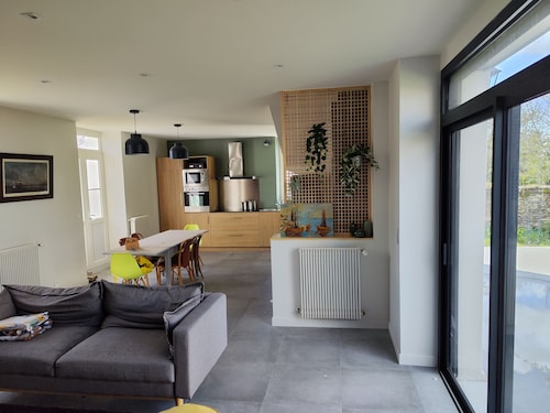 Maison bourgeoise avec verger en pleine ville