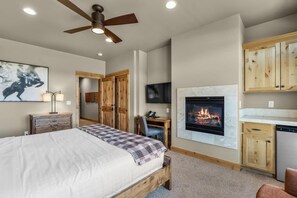 4 habitaciones, escritorio, tabla de planchar con plancha y wifi gratis 