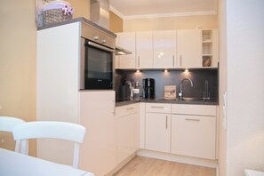 Kühlschrank, Ofen, Herdplatte, Geschirrspüler