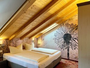 1 dormitori, un bressol de viatge, wifi gratuïta i roba de llit 