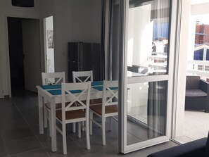 Dining - Beautiful air-conditioned T2 for 4 with parking, near beach in Port Leucate (Port Leucate)