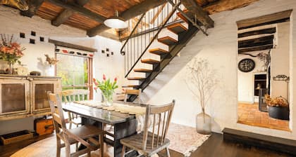 Restored 1826 Convict Quarters at Locksley. 25 mins to Bathurst