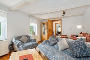 Fernseher, Kamin, Stereoanlage