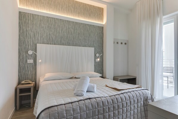 Minibar, in-room safe, desk, free WiFi - MARITTIMO® Milano Marittima (Cervia)