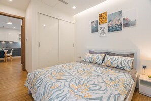 2 quartos, cofres nos quartos, escrivaninha