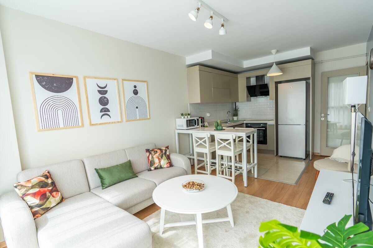 Relaxing Getaway: Serene 2BR Apt