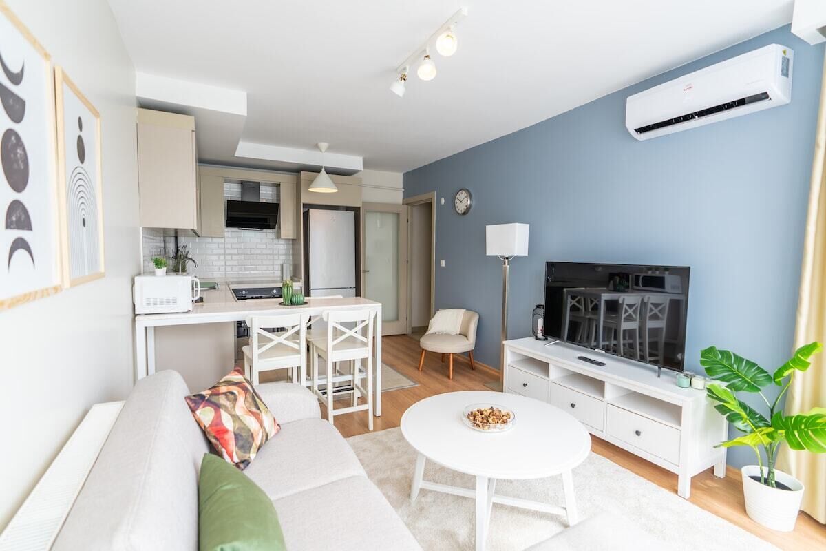 Relaxing Getaway: Serene 2BR Apt