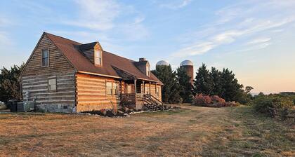 Cabin on a farm stay with roaming peecocks