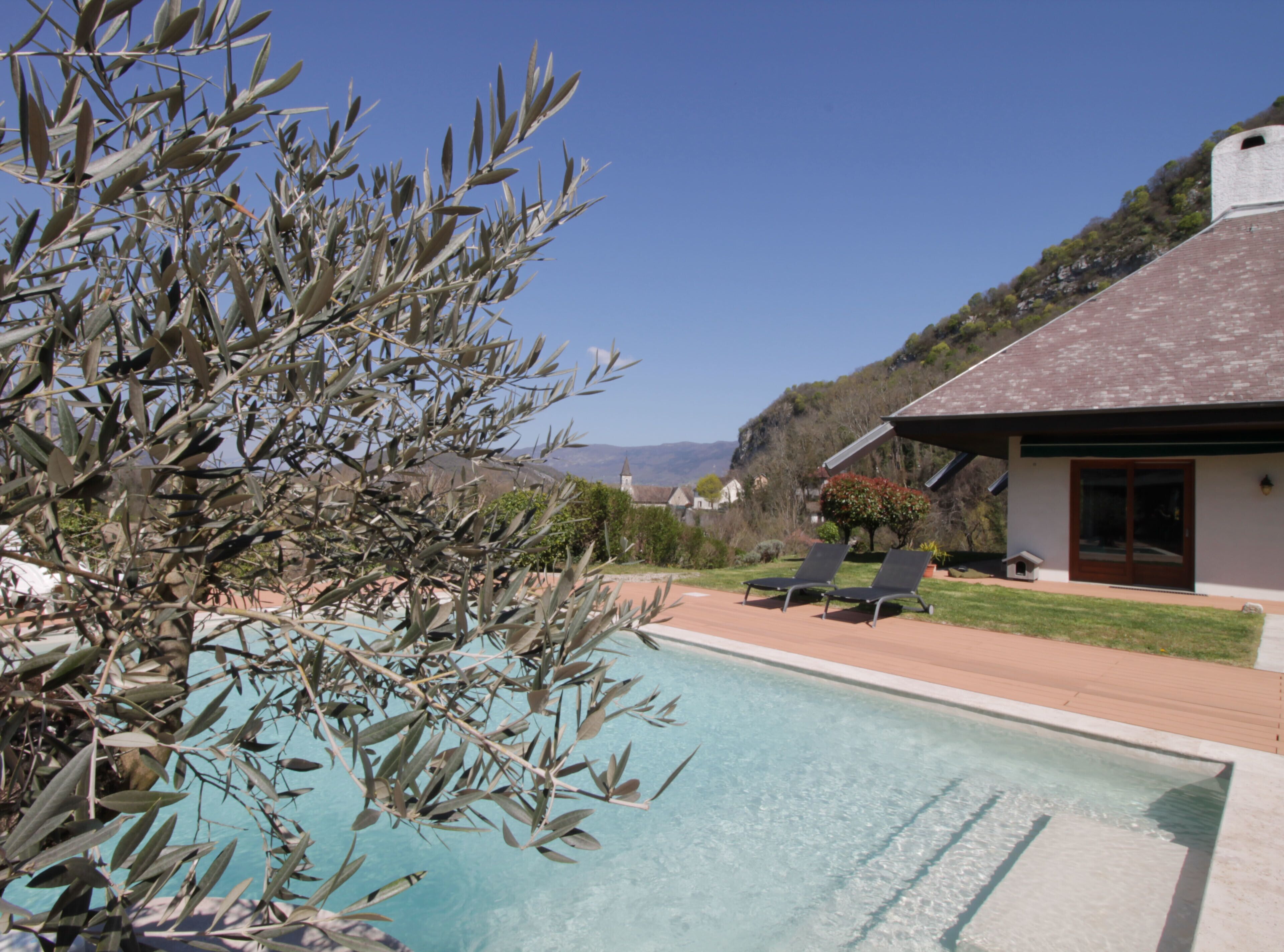 Een verwarmd zwembad