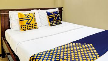 Espacio para trabajar con laptop, wifi gratis y ropa de cama
